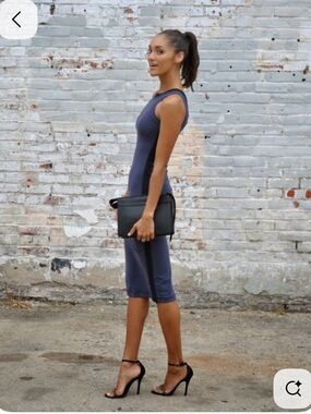 Lululemon Noir Dress, Sz 6-8